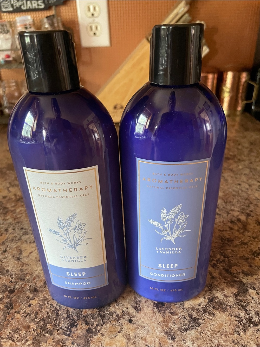 Bath & Body Works Aromatherapy Lavender & Vanilla Sleep Shampoo - Deep Purple